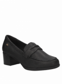 Zapato de cuero negro para mujer, estilo casual con taco plano y ajuste confortable.