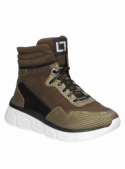 Zapatilla verde femenina, perfecta para un estilo urbano llamativo.