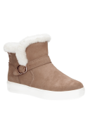 Botín de cuero beige para mujer, con hebilla lateral y borde mullido, ideal para un estilo relajado y moderno.