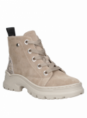 Botín taupe de cuero, diseño moderno con taco plano, ideal para destacar en cualquier ocasión.
