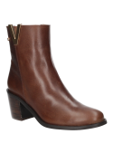 Botín de cuero café para mujer con taco bloque de 7 cm y punta redonda, estilo informal.
