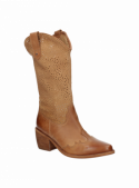 Bota femenina camel de cuero, informal y cómoda, con taco bloque y caña alta.