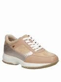 Zapatilla informal beige de cuero para mujer, perfecta para un estilo de vida activo.