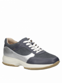 Zapatilla de cuero azul para mujer, estilo informal, perfecta para un look moderno y cómodo.