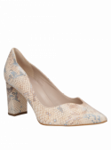 Zapato clásico de cuero nude para mujer, taco cuadrado, ideal para reuniones de trabajo o cenas elegantes.