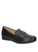 Mocasín negro de cuero para mujer, diseño clásico sin cordones, con adorno metálico elegante en el empeine.