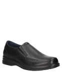 Zapato de hombre negro de cuero tipo mocasín, diseño clásico sin cordones, ideal para vestimenta semi-formal.