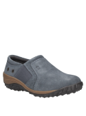 Zapatilla azul de cuero y textil para mujer, ideal para un estilo informal y actividades diarias.