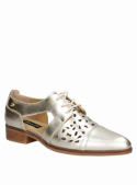 Zapato oxford brogue dorado de cuero con caña de 6.5 cm, combina estilo y comodidad.