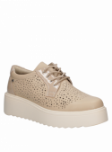 moderna zapatilla de cuero beige con detalles elegantes perfecta para un estilo casual femenino