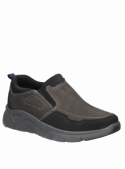 Calzado casual gris masculino, cuero predominante, adaptable al pie y evita roces.