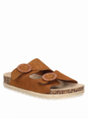 Sandalia plana de cuero camel para mujer, estilo casual y fresco.