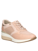 Zapatilla urbana de cuero rosado para mujer, diseño moderno y juvenil.
