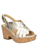 Sandalia de mujer dorada de cuero con taco bloque de 7.5 cm, ideal para días calurosos.