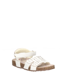 Sandalia blanca de niña estilo informal con taco plano de 2 cm y punta abierta para comodidad.