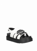 Sandalia de cuero blanco, estilo informal para mujer, combinando moda y confort veraniego.