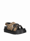 Sandalia de cuero animal print, diseño estilizado con taco plano para un look único.
