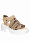 Taco bloque estiliza la figura, resaltando el diseño único y atrevido de la sandalia Zappa.