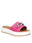 Sandalia de cuero fucsia con taco plano de 4 cm, ideal para días cálidos de verano.