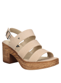 Sandalia beige de cuero para mujer, diseño casual con taco bloque y punta abierta.