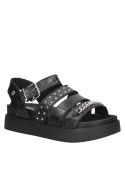 Sandalia de cuero negro con tachas para mujer, diseño moderno y vanguardista.