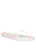 Sandalia blanca de mujer estilo casual con punta abierta y taco plano de 2 cm para comodidad veraniega.