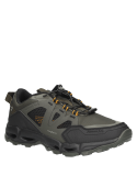 Zapatilla verde outdoor de hombre con diseño versátil y cómodo para actividades diarias.