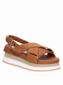 Sandalia café de mujer Gioseppo G161, perfecta para un look casual y días soleados.