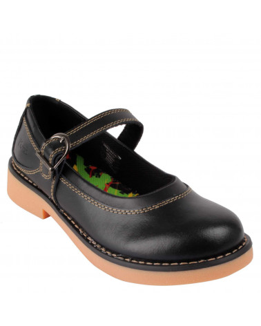 Calzado colegial femenino negro, estilo y confort asegurados.