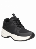 zapatilla casual de mujer en negro, diseño juvenil, maleable y cómoda para evitar roces.