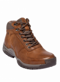 Calzado masculino en color café, mezcla de cuero y textil, estilo casual aventurero, adecuado para caminatas y uso diario.