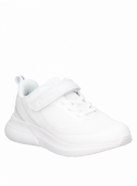Zapatilla blanca para niño con diseño aerodinámico, cierre práctico y detalles que ofrecen comodidad y estilo diario.