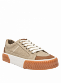 Zapatilla casual taupe de mujer con suela de goma gruesa y patrón zigzag, ideal para un look urbano y relajado.