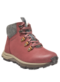 Calzado femenino burdeo, mezcla urbana y outdoor, ideal para combinar con jeans o falda midi en contextos casuales.