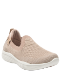 zapatilla taupe femenina con taco plano, mezcla de cuero y textil, perfecta para actividades diarias.