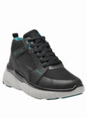Zapatilla negra de mujer con taco plano de 6.9 cm, punta redonda, estilo urbano.