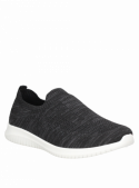 Zapatilla athleisure negra de mujer, diseño textil cómodo y práctico para un día relajado en la ciudad.