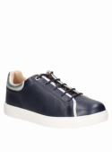 Zapatilla azul de cuero para mujer, funcional y urbana, fácil de mantener con materiales sintéticos.