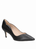 Zapato de salón negro de cuero para mujer, con detalles elegantes y versátiles para ocasiones formales y casuales.