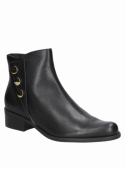 Cuero negro en botín casual para mujer, incorpora elementos que elevan el estilo con un toque glamoroso.