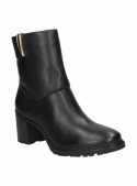 Botín femenino de cuero negro, estilo casual, con detalles únicos y glamorosos.