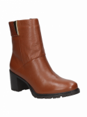 Botín café de cuero premium para mujer, combinación de estilo y comodidad.