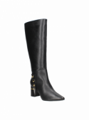 Bota de mujer en cuero negro, sofisticada y a la moda, con altura impresionante.