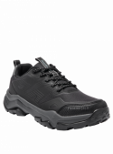 zapatilla negra para hombre de estilo outdoor con diseño robusto y moderno, ideal para actividades al aire libre.