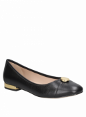 Calzado casual de cuero negro para mujer, combina elegancia y comodidad.