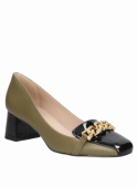 Zapato casual verde de cuero para mujer, realza el glamour con su diseño y materiales.