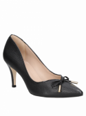 Stiletto negro de vestir para mujer, ideal para cenas elegantes o reuniones laborales, destacando por su diseño atemporal.