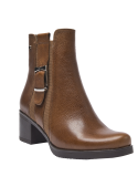 Botín casual de cuero marrón para mujer con diseño elegante y sofisticado, acabado liso, ideal para uso diario.