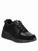 zapatilla femenina negra de cuero y mesh, estilo casual con taco plano de 5.5 cm.
