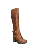Bota de cuero camel para mujer, diseño minimalista y elegante con hebillas metálicas, ideal para un estilo urbano y casual.
